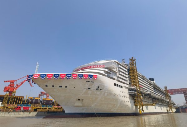 优配利 第二艘国产大型邮轮“爱达·花城号”实现坞内起浮